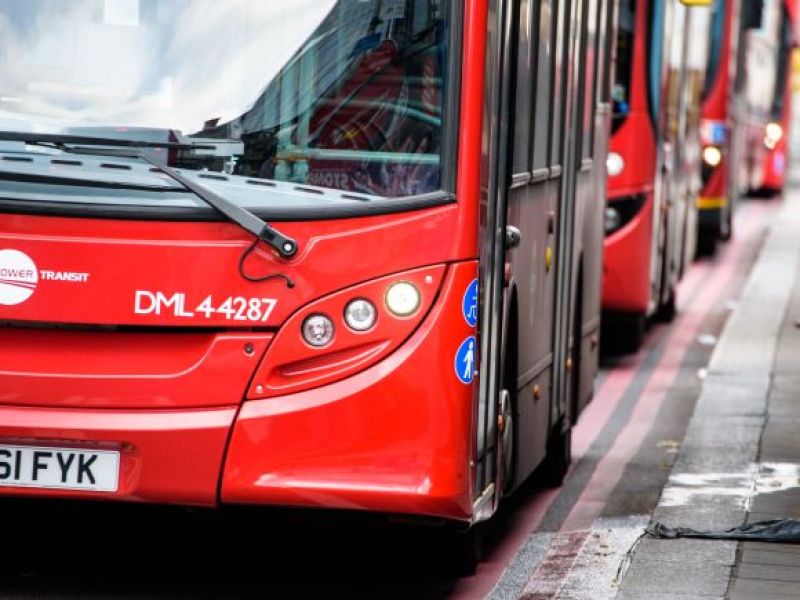 UK: Te zmiany w autobusach mogą zaskoczyć pasażerów! Nowy system bezpieczeństwa!