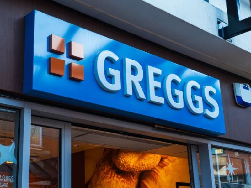 Popularny Greggs nie zwalnia tempa! Będzie jeszcze więcej sklepów, ale też droższe produkty!