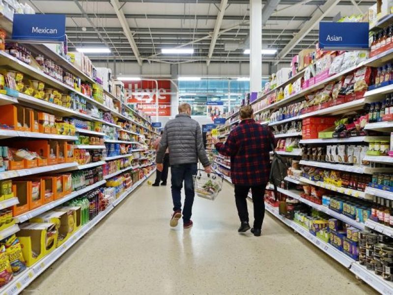 Duże sieci supermarketów w Wielkiej Brytanii pilnie wycofują ze sprzedaży popularny produkt spożywczy!