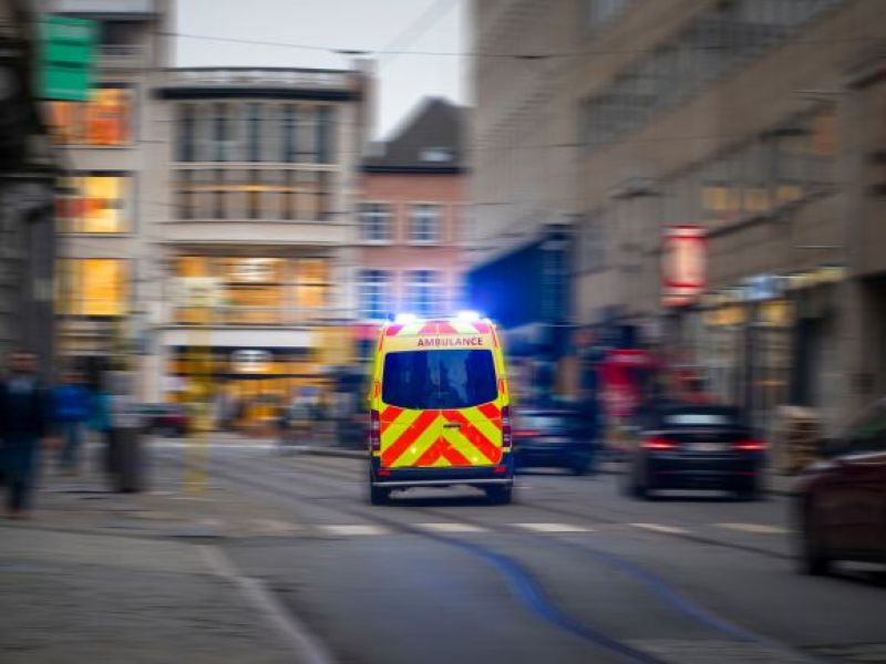 ATAK nożownika pod szkołą w UK! Nastolatek zaatakowany od tyłu!