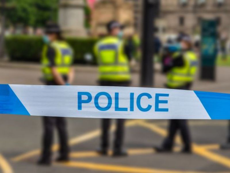 Atak nożowników przed supermarketem w UK! Policja zatrzymała 3 nastolatków!