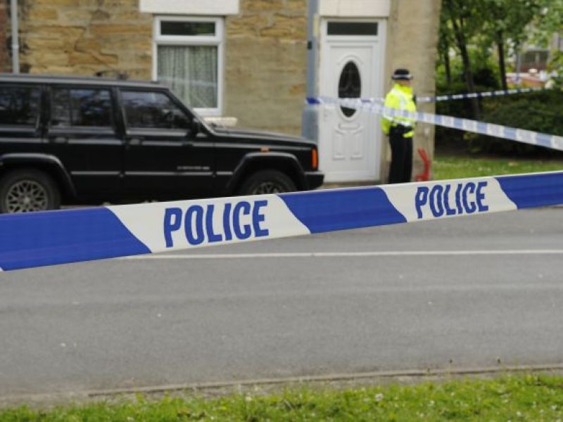 BRUTALNY ATAK nożownika w UK! Nastolatek rzucił się na ludzi - jedna osoba nie żyje, dwie ranne!