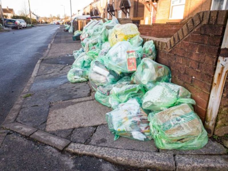 UK: KRYZYS ŚMIECIOWY! Council ogłasza STAN WYJĄTKOWY!