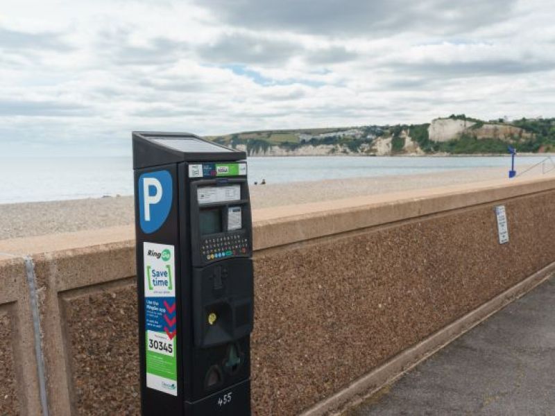 UK: Nowe opłaty parkingowe! Decyzja zapadła pomimo sprzeciwu mieszkańców!