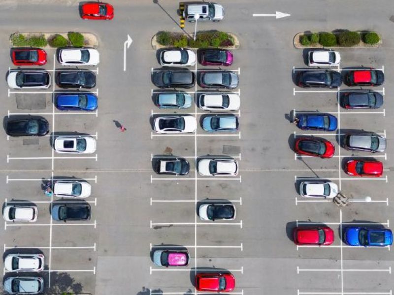 Rewolucja parkingowa w Wielkiej Brytanii! Większa szansa dla kierowców na uniknięcie kar!