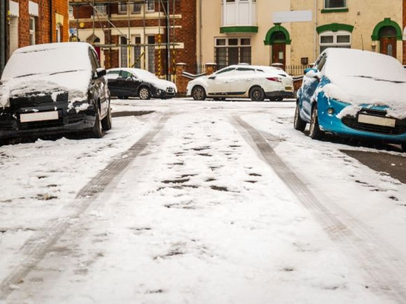 Nawet 1000 funtów kary i więcej dla kierowców, którzy zignorują te problemy przy śnieżnej pogodzie!
