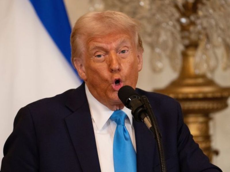 SZOKUJĄCA wypowiedź Trumpa! Prezydent USA zadowolony z nakładanych ceł: 'Teraz liderzy innych krajów dzwonią i całują mnie po...'