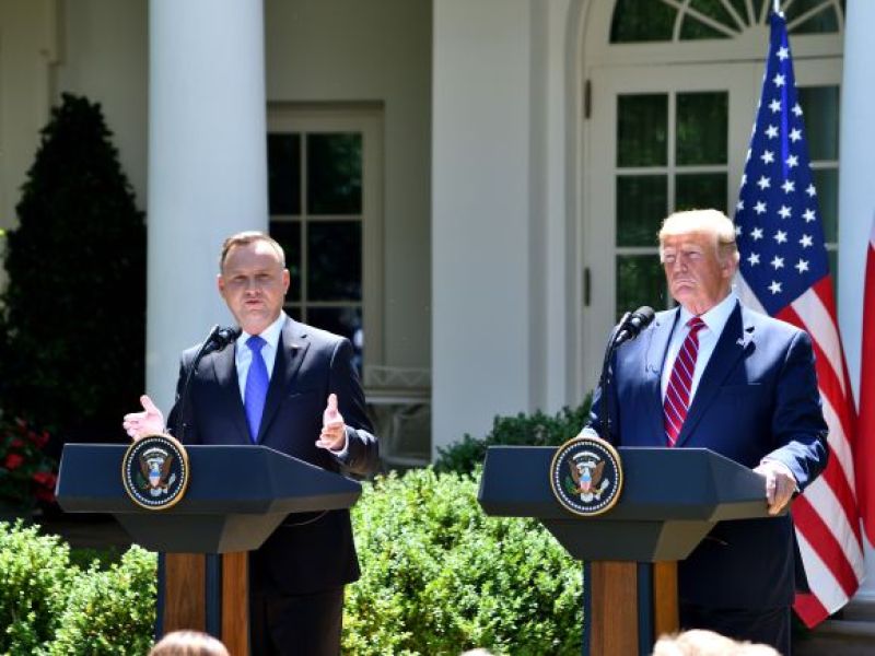 Brytyjskie media rozpisują się o rozmowie Andrzeja Dudy z Donaldem Trumpem! Amerykańska broń atomowa w Polsce?!