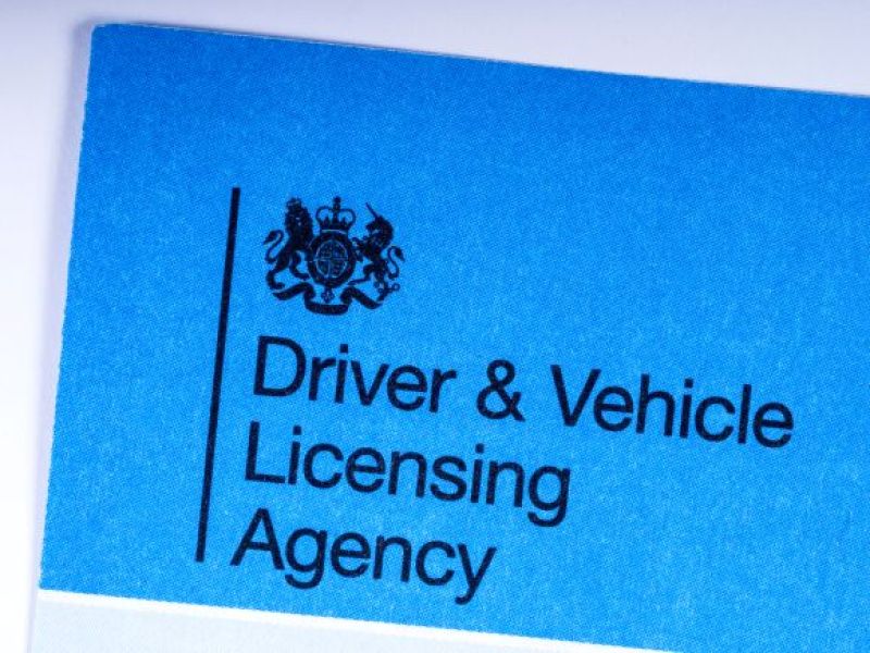 Komunikat dla kierowców w UK od DVLA! Pilne wezwania serwisowe - sprawdź, czy producent Twojego auta niczego nie zgłosił!
