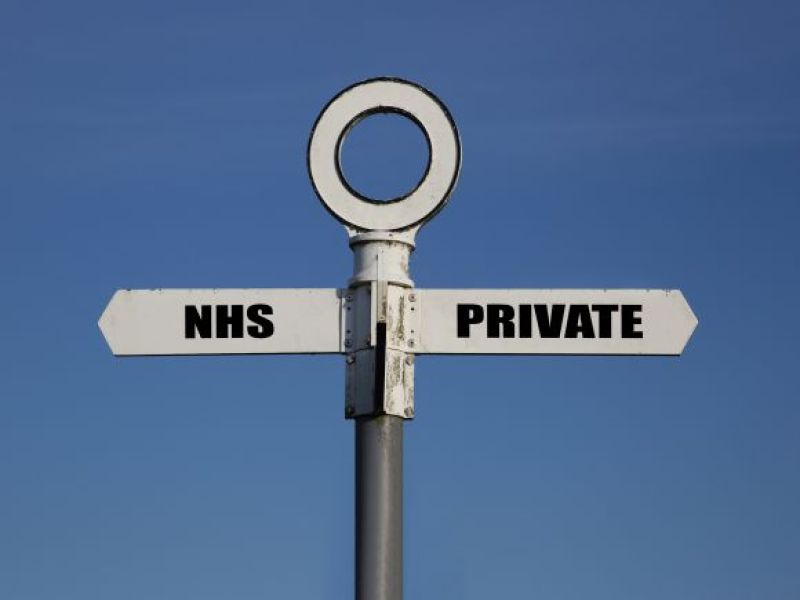 Tak rząd UK 'naprawia' NHS! Pacjenci będą wysyłani do leczenia w prywatnej służbie zdrowia!