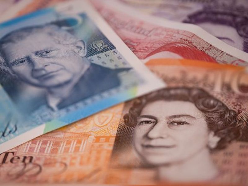 300 funtów dodatku od rządu! Kto nie otrzyma pieniędzy, ten proszony jest o kontakt!