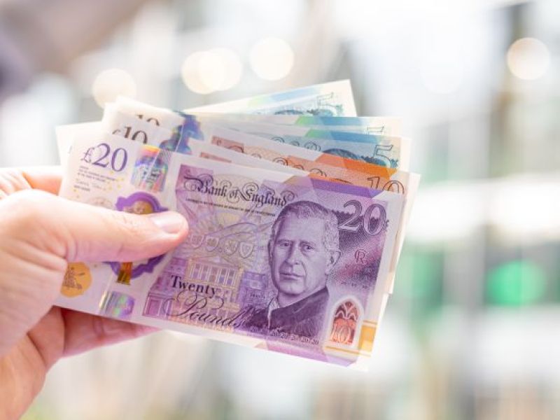 100 funtów w prezencie dla posiadaczy konta bankowego! Sprawdź, czy będziesz się kwalifikować!