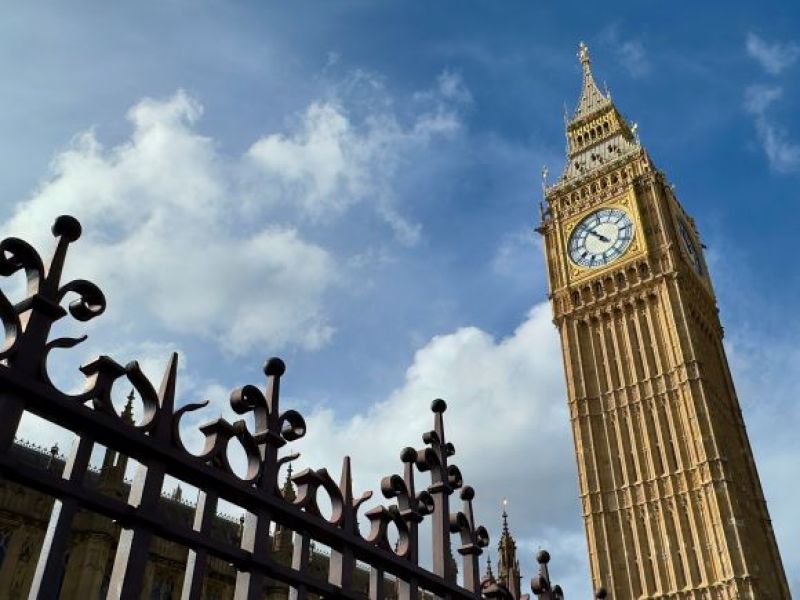 Rząd UK nie zamierza odpuścić mimo kontrowersji! Będzie REWOLUCJA BENEFITOWA!