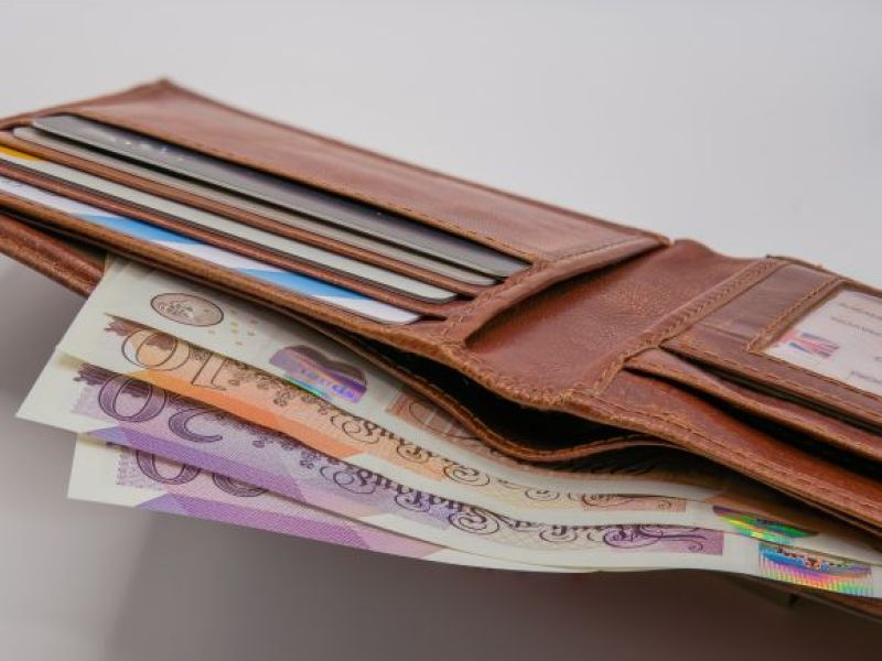50 funtów prezentu! Pieniądze przesyłane na konta bankowe!