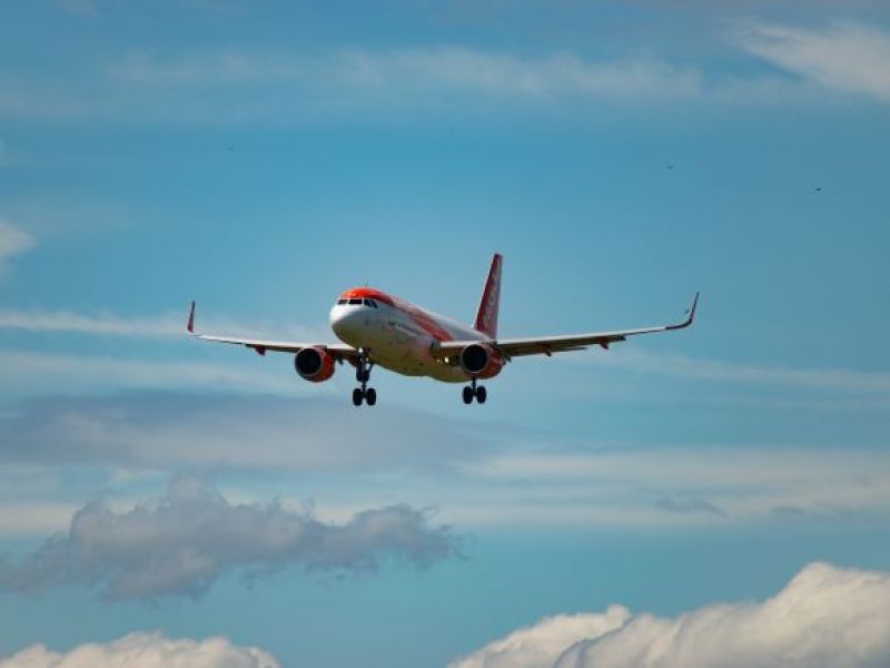 Usterka w samolocie tanich linii lotniczych! Pilot musiał awaryjnie lądować na brytyjskim lotnisku!