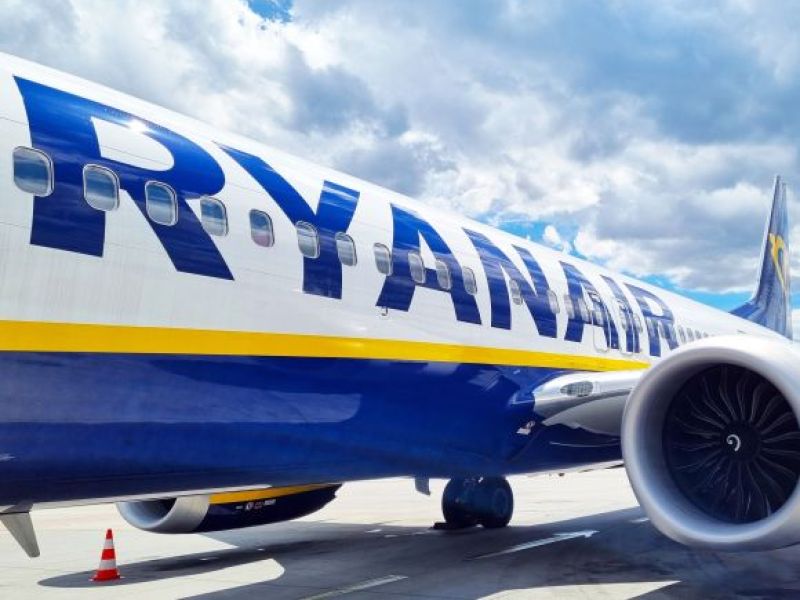Wielki chaos w siatce połączeń lotniczych! Ryanair przeprowadza ogromne CIĘCIA w trasach!