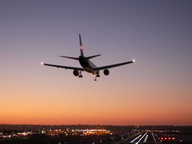 Pilot tanich linii lotniczych zasłabł w trakcie lotu do UK! Załoga zaczęła prosić pasażerów o pomoc!