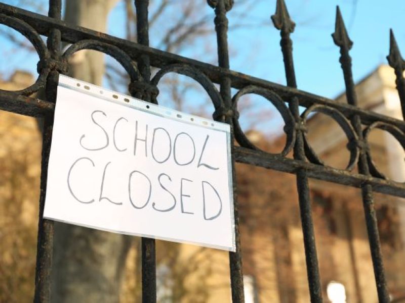 UK: Fala zamknięć szkół! Duże problemy dla rodzin z dziećmi!