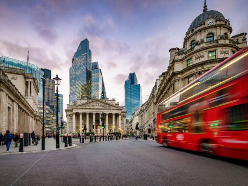 NOWA rewolucja w transporcie w UK! Już ruszyły testy!