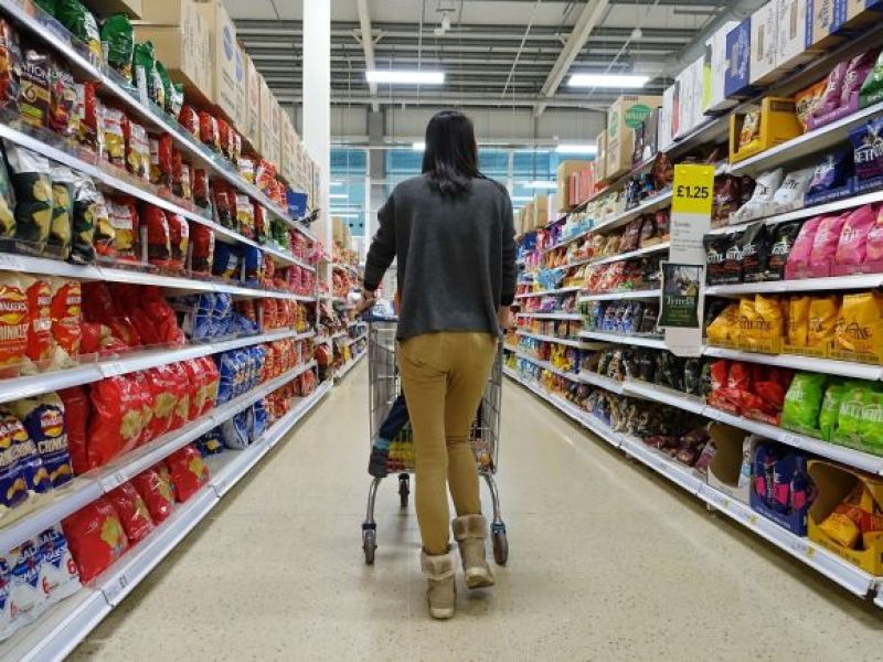 Popularna sieć supermarketów wprowadza zmiany dla klientów w UK! Zmniejszenie usług i podniesienie cen!