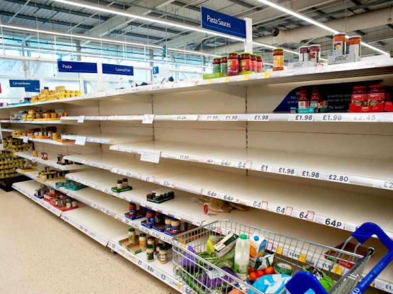 Braki w asortymencie Tesco w Wielkiej Brytanii! Przedstawiciele sieci supermarketów tłumaczą!