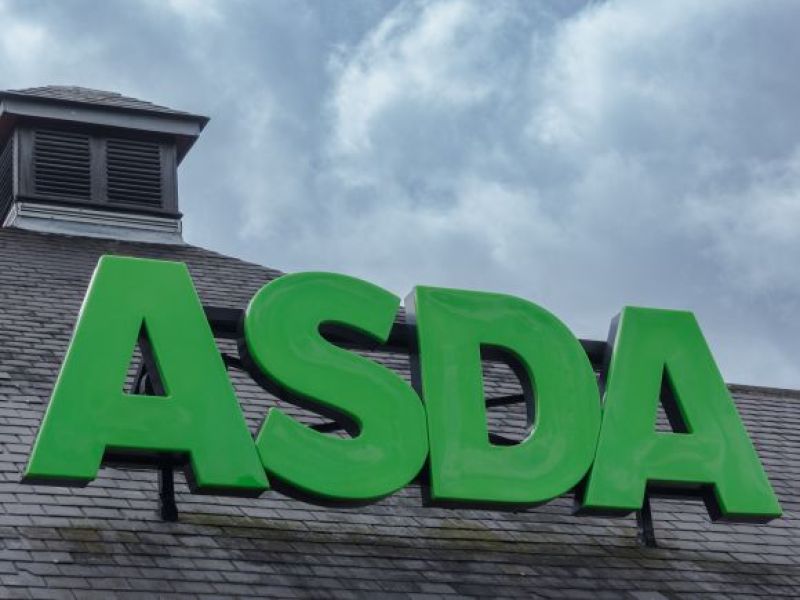 Szokujące odkrycie klientki w supermarkecie Asda! Regał z pieczywem obeszły...