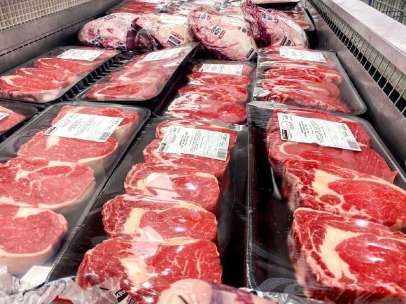 Nowość w sieci supermarketów na Wyspach! Nietypowy dostęp do... mięsa!
