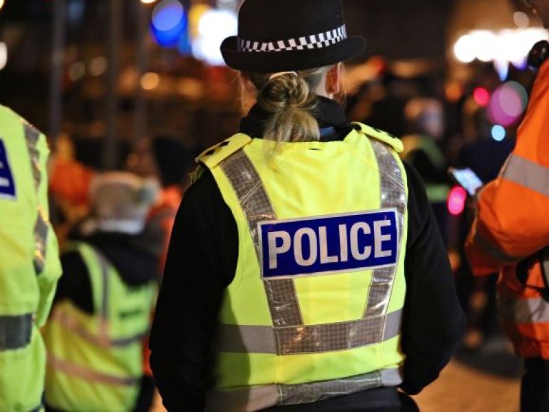 UK: Nożownik zaatakował kobietę i mężczyznę! Policja oddała strzały do napastnika!
