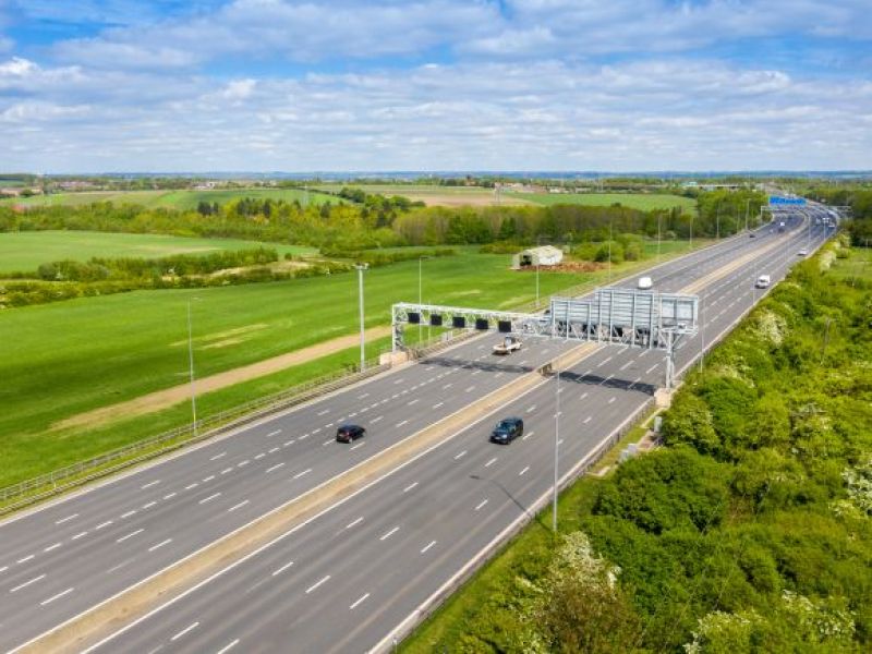 TRAGICZNY wypadek na autostradzie w UK - nie żyje mężczyzna! Wysiadł z pojazdu na ruchliwej trasie!