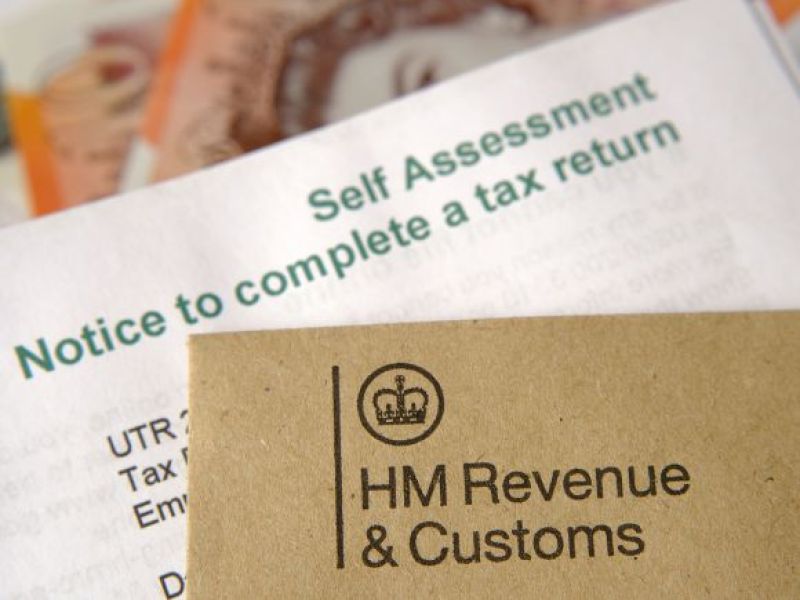 HMRC wysyła specjalne pisma do coraz większej liczby osób! Tysiące ludzi będzie płacić więcej!