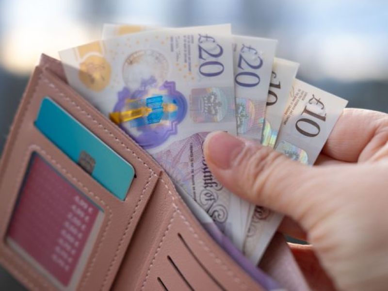 Rząd UK ogłasza decyzję! Podwyżki wynagrodzeń przekraczające poziom inflacji!
