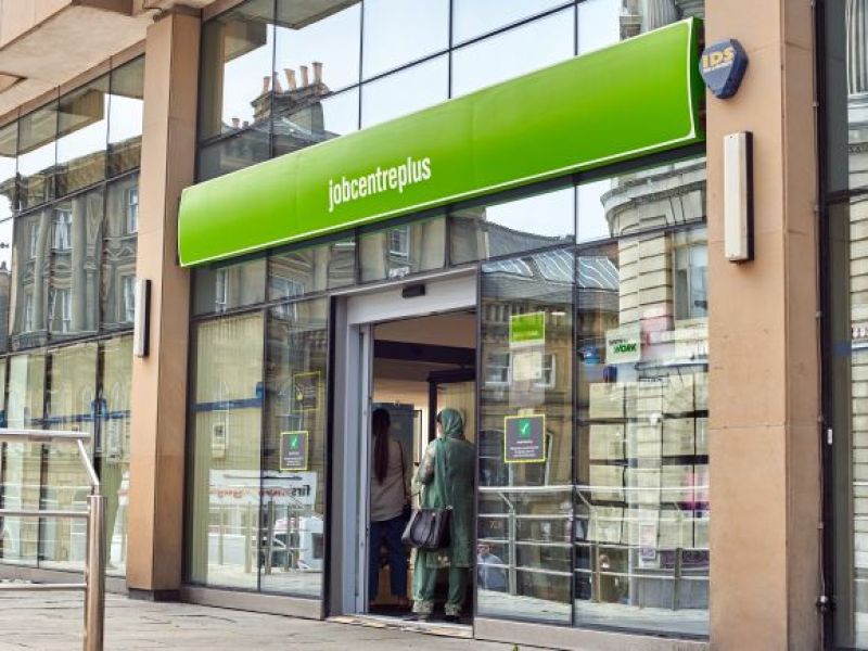 Rynek pracy w UK zalewany takimi umowami! Pracodawcy zadowoleni - pracownicy już nie!