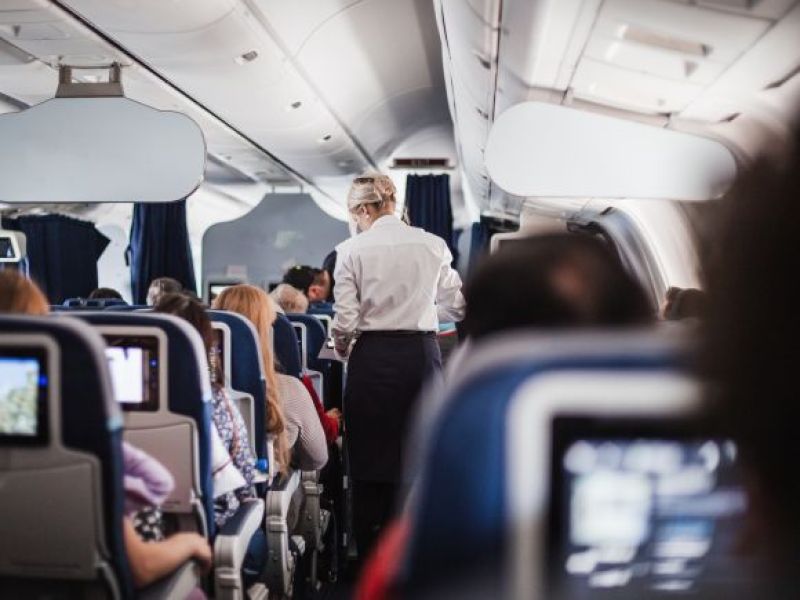 Nietypowe wymogi pasażerów lotniczych! Stewardessy same nie wiedzą, jak na takie coś reagować!