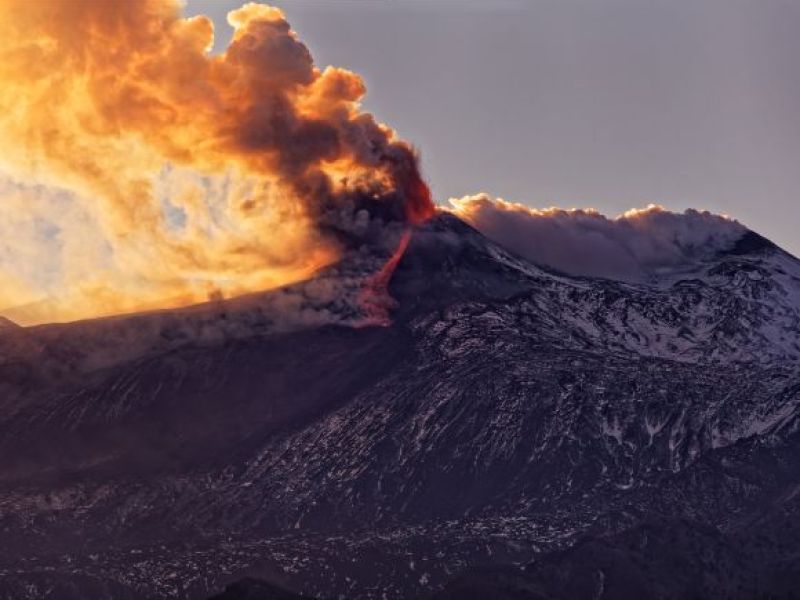Erupcja najbardziej znanego europejskiego wulkanu! Mieszkańcy i turyści musieli się ewakuować!