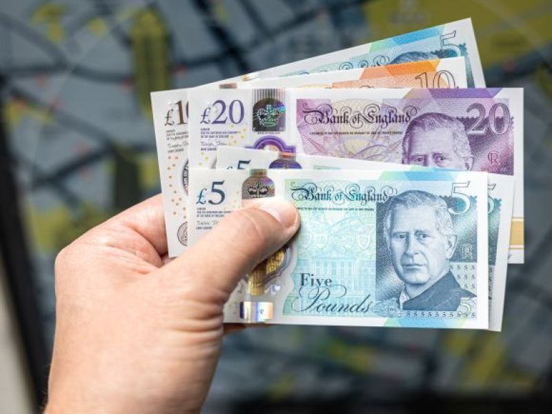 Ludzie mogą stracić nawet ponad 400 funtów miesięcznie! Rząd UK odbierze pieniądze, jeśli nie spełni się tego wymogu!
