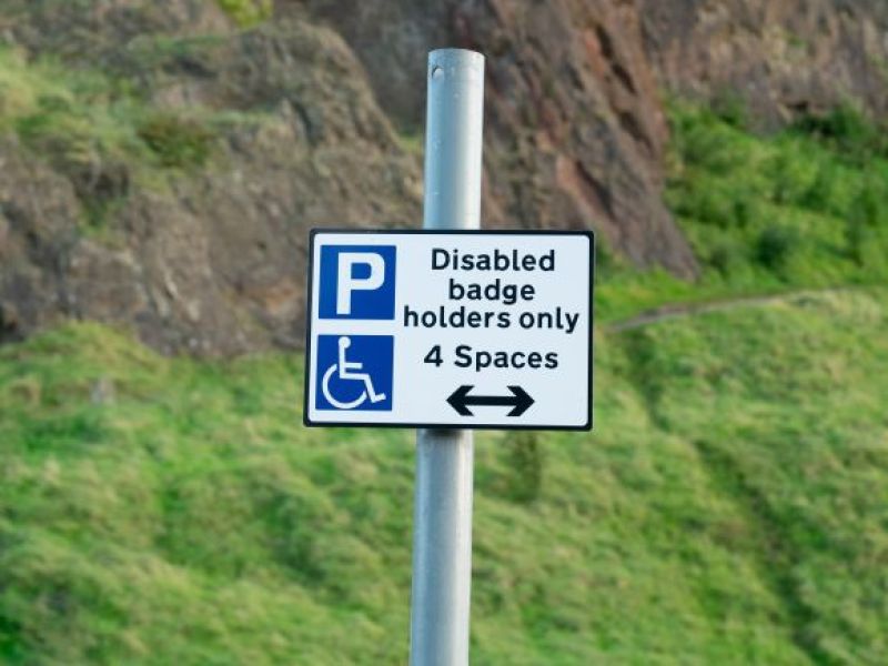 Blue Badge dla kierowców w UK - dokument ułatwiający m.in. parkowanie NIE TYLKO dla osób trwale niepełnosprawnych!