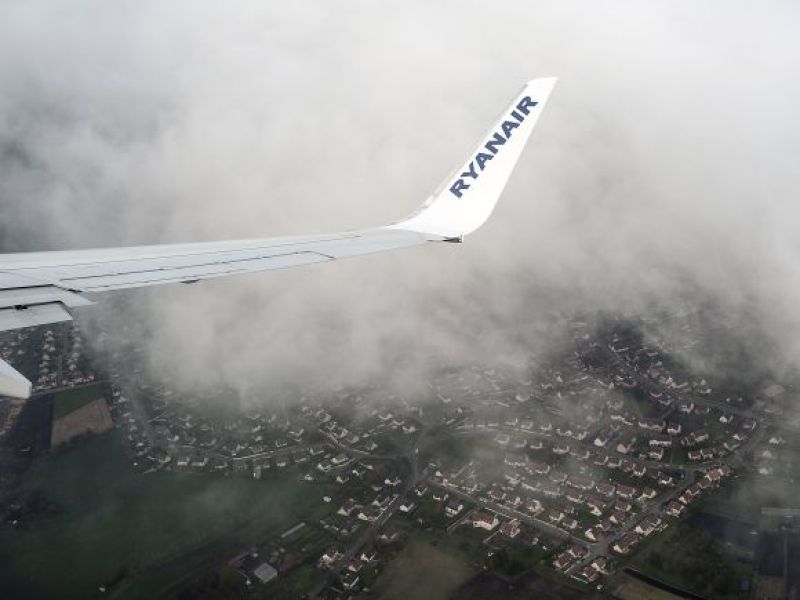 Lot Ryanairem zamienił się w koszmar! Potężne turbulencje - ludzie wyrzuceni z siedzeń!