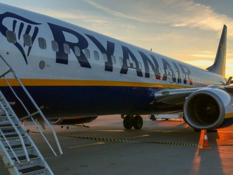 Koniec z papierowymi kartami pokładowymi w Ryanair! Co się zmieni dla podróżnych?