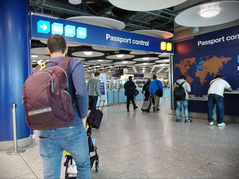 Władze UK pilnują ograniczeń podróżnych wśród obcokrajowców! Lotniska w Europie są szkolone kogo nie wpuszczać!