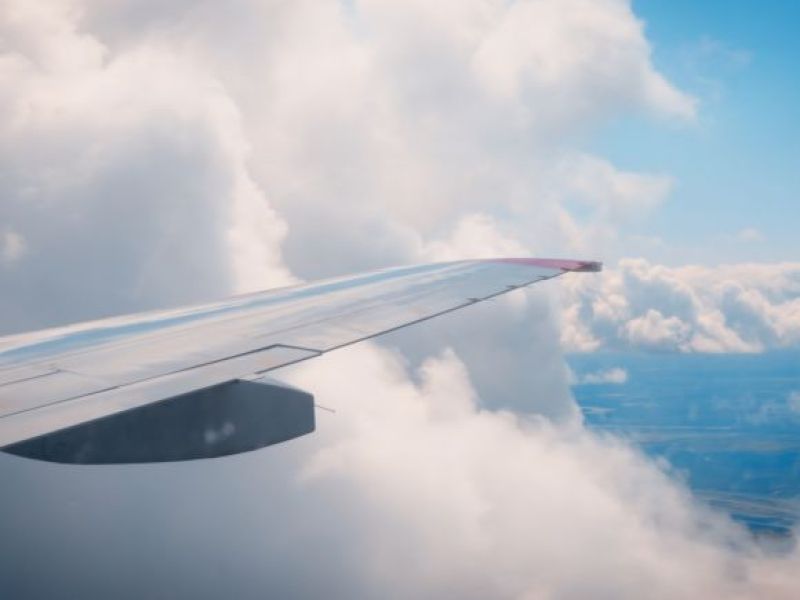 Obawiasz się turbulencji? Na tych miejscach w samolocie możesz czuć się najbezpieczniej!