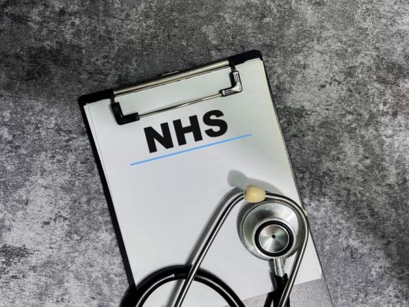 Dramatyczne zaniedbania w placówce NHS! 'Pacjent jadł śniadania przez 3 dni... po swojej śmierci'