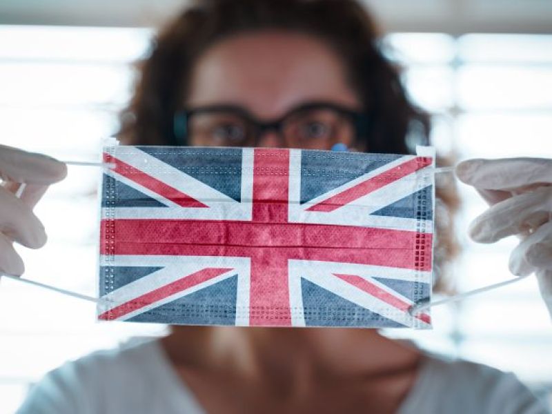 Nowy wariant koronawirusa zaczyna dominować w UK! Brytyjscy lekarze zwracają uwagę na nowy, nietypowy objaw choroby!
