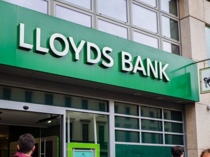 Lloyds kusi klientów w UK! 185 funtów czeka do odebrania!