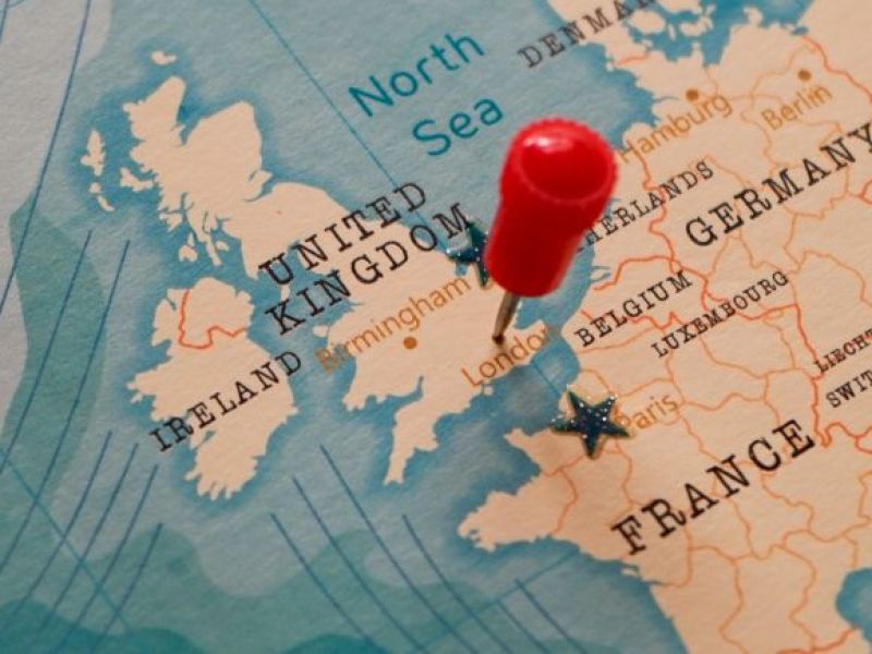 Tak złej podróży do UK pasażerowie się nie spodziewali! Na 9 godzin utknęli w skrajnie niewygodnych warunkach!