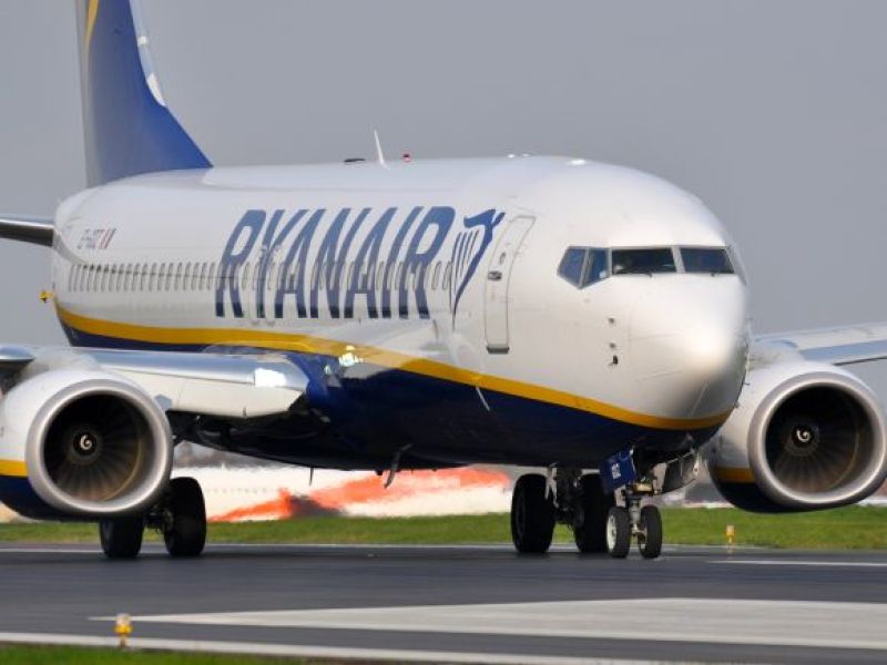 PANIKA na pokładzie Ryanaira - załoga ogłosiła ewakuację! Pasażerowie wyskakiwali z samolotu na płytę lotniska!