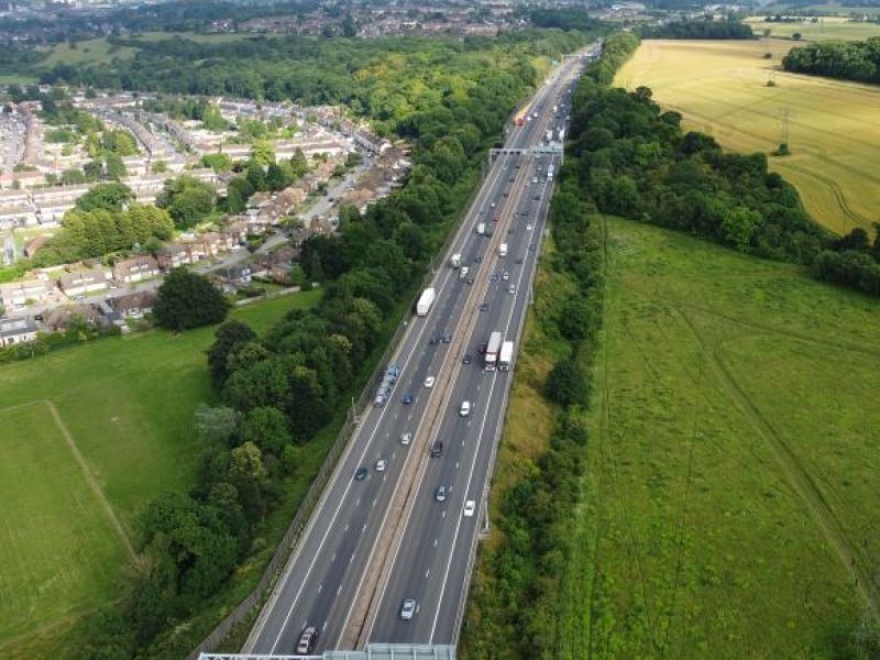 Groźny wypadek na ważnej autostradzie w UK! Tysiące kierowców utknęło w korkach!