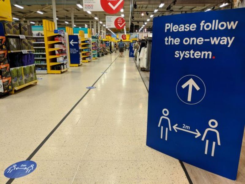 Nowe technologie w supermarketach w UK! Lidl dołącza do Tesco - klientom to się nie podoba!