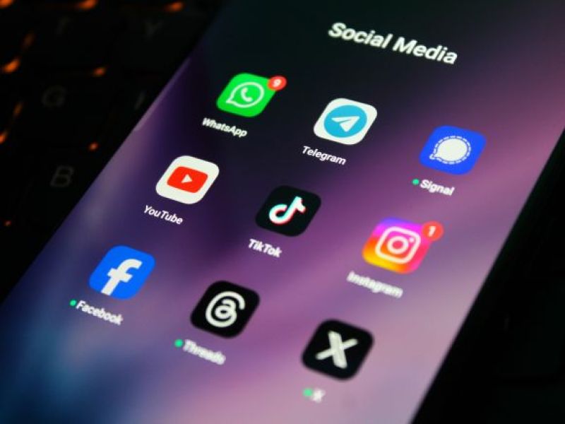 Rząd UK bierze się za social media! Rozważane nowe regulacje - limit 2 godzin dziennie!