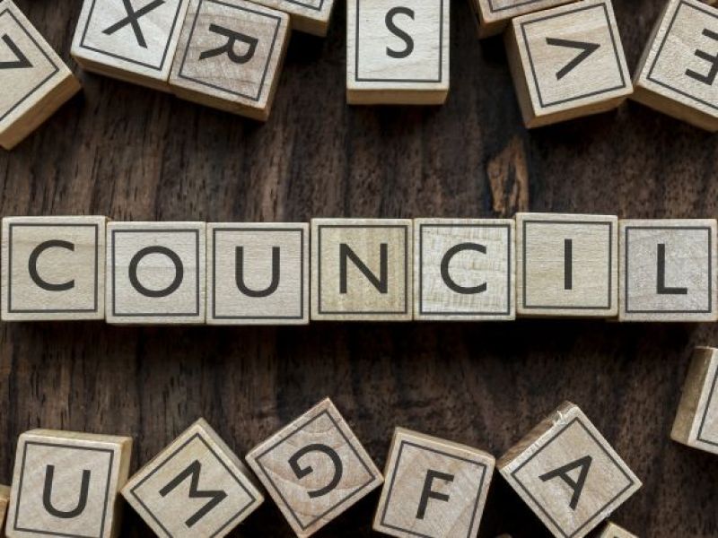 Angielski Council w ogniu krytyki! Śmieci na ulicach, podwyżki podatków i... zniżki dla wszystkich uchodźców!