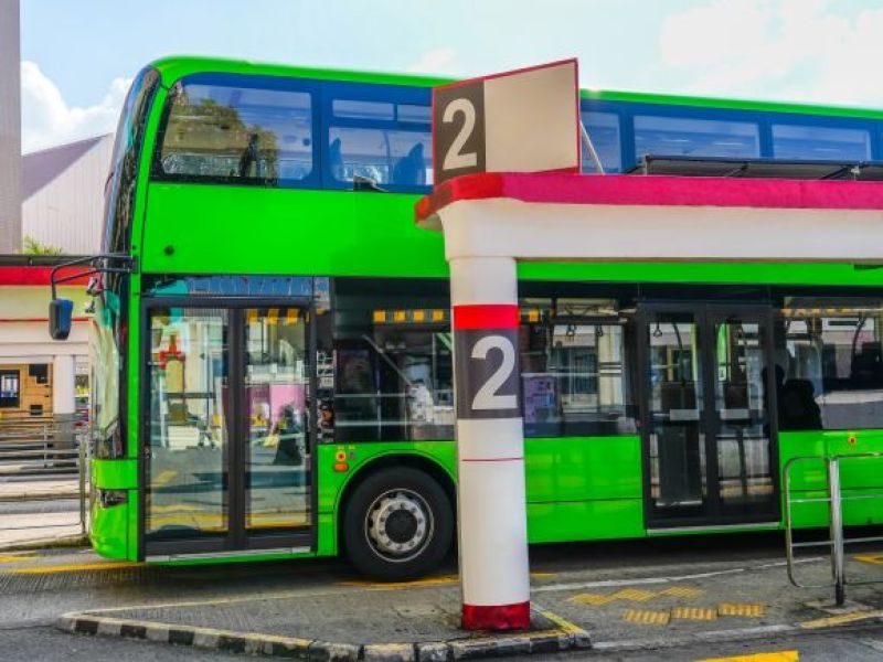 Dramatyczny wypadek autobusu piętrowego w UK! 20 osób rannych, 10 karetek pogotowia na miejscu - kierowca zatrzymany!
